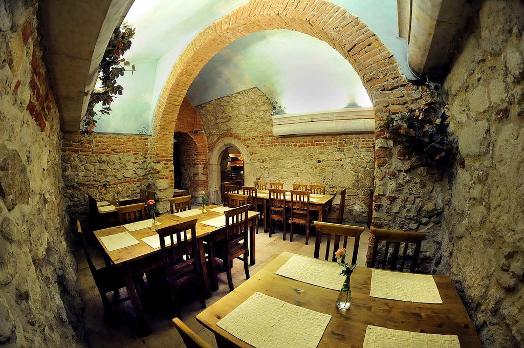 Floryan Old Town 3*