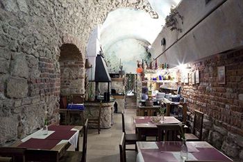 Floryan Old Town 3*
